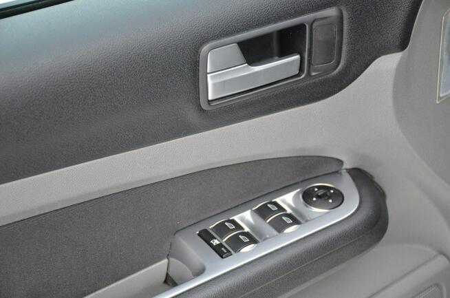 Ford Focus Titanium 1.8i 125KM Serwis Lift Navi Parktronik Klimatronik Alu