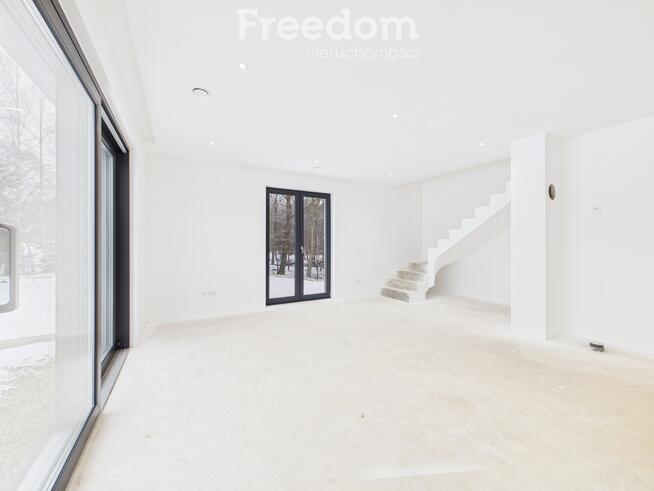 Nowoczesny dom z dużą działką w otoczeniu lasu!