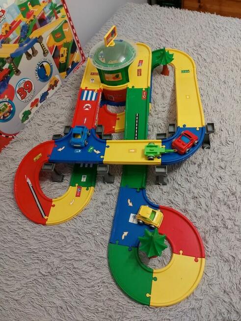 Mega garaż dziecięcy z trasą