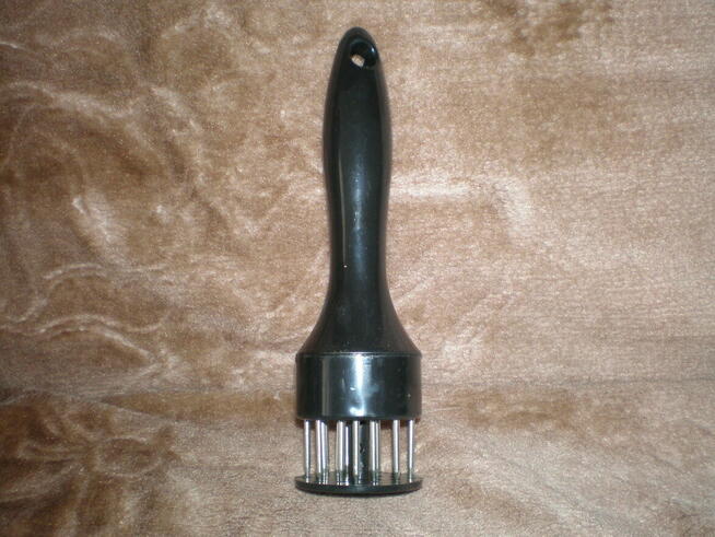 Sprzedam zmiękacz do mięsa nowy, cena 15 zł.