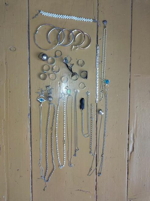 Sprzedam szkatułkę z zawartością