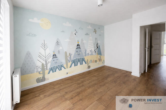 Dom z ogródkiem, garażem i miejscem postojowym