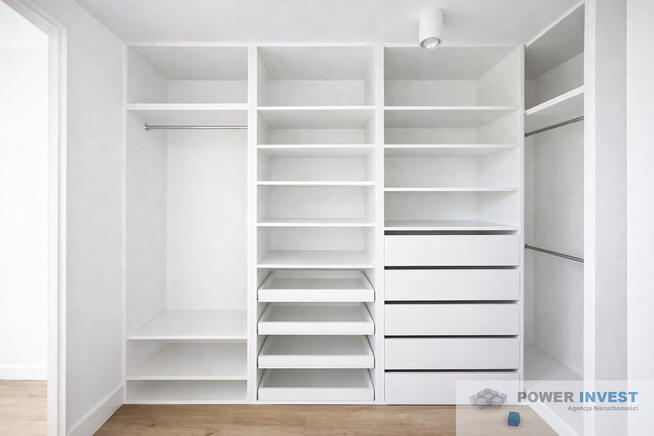 Dom z ogródkiem, garażem i miejscem postojowym