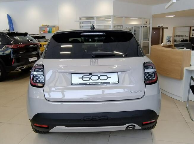 Fiat 600 1.2DCT 110KM La Prima Kremowy Cappucino z czarnym dachem