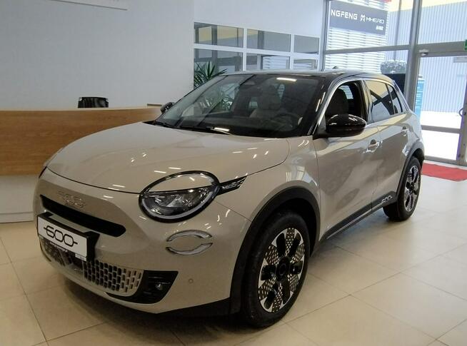 Fiat 600 1.2DCT 110KM La Prima Kremowy Cappucino z czarnym dachem