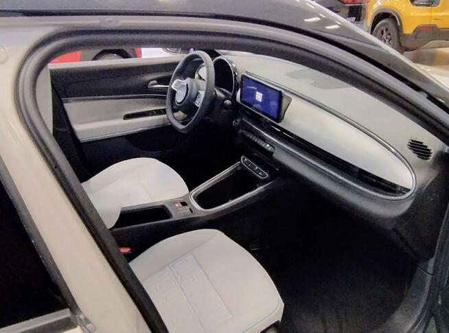 Fiat 600 1.2DCT 110KM La Prima Kremowy Cappucino z czarnym dachem