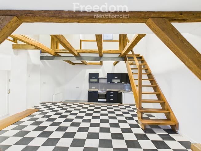 Dwupoziomowe mieszkanie z antresolą