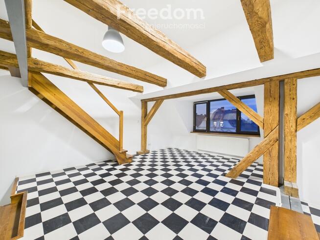 Dwupoziomowe mieszkanie z antresolą