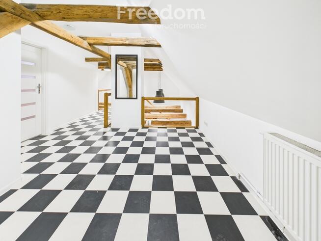 Dwupoziomowe mieszkanie z antresolą