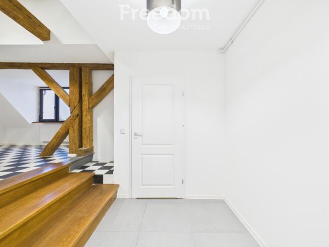 Dwupoziomowe mieszkanie z antresolą