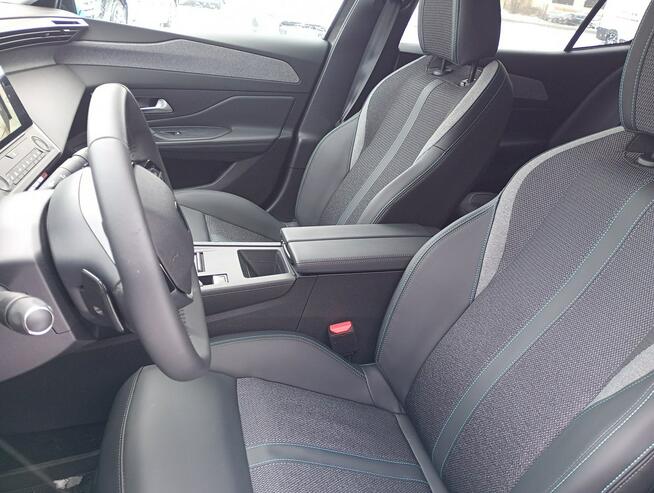 Peugeot 408 Allure hybrid 145 KM automat pakiety bezpieczenstwo, zimowy