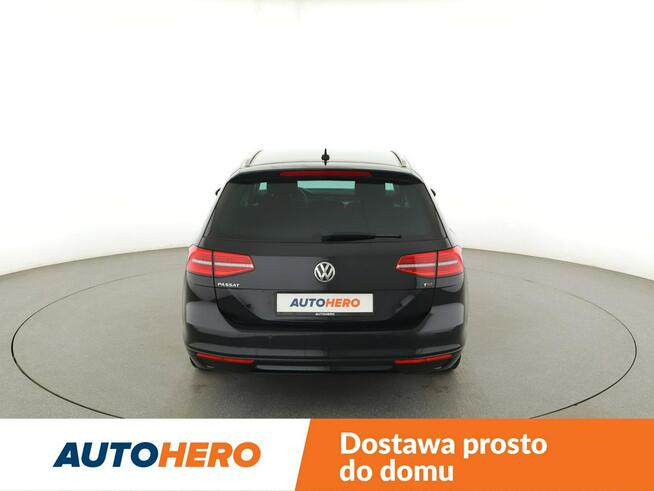 Volkswagen Passat DSG navi kamera i czujniki parkowania klima auto grzane fotele