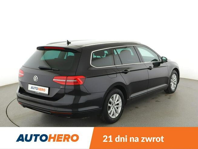 Volkswagen Passat DSG navi kamera i czujniki parkowania klima auto grzane fotele