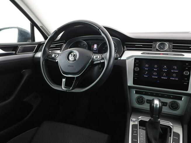Volkswagen Passat DSG navi kamera i czujniki parkowania klima auto grzane fotele