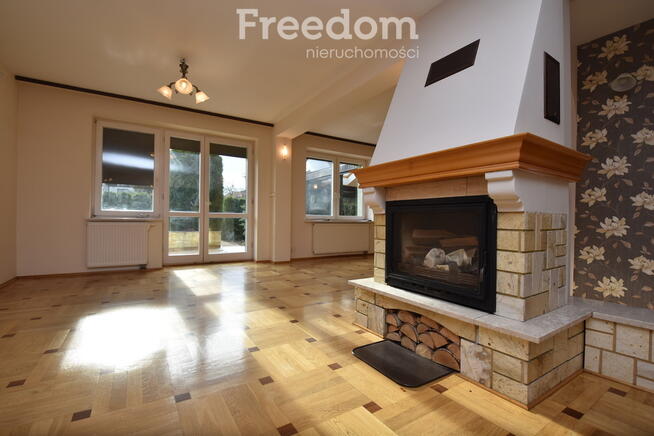 Duży dom 300 m2/3 mieszkania/pod najem/ogród/garaż