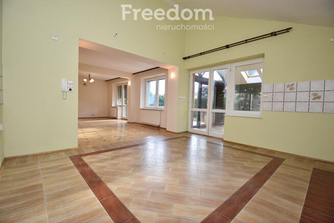 Duży dom 300 m2/3 mieszkania/pod najem/ogród/garaż