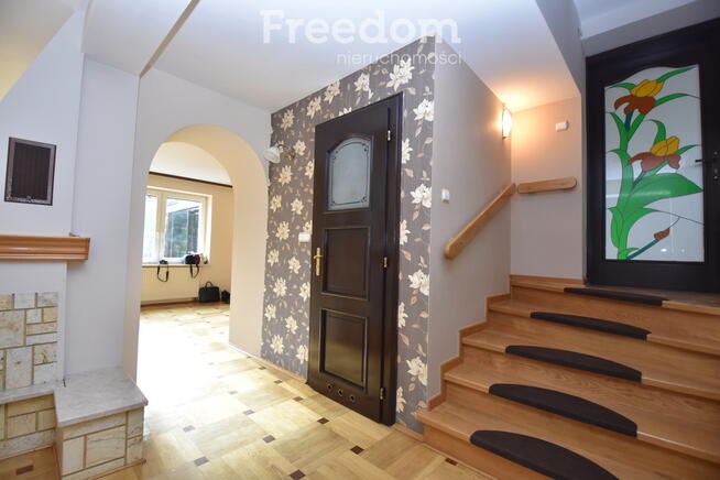 Duży dom 300 m2/3 mieszkania/pod najem/ogród/garaż