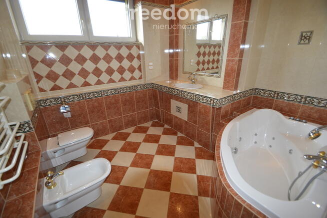 Duży dom 300 m2/3 mieszkania/pod najem/ogród/garaż