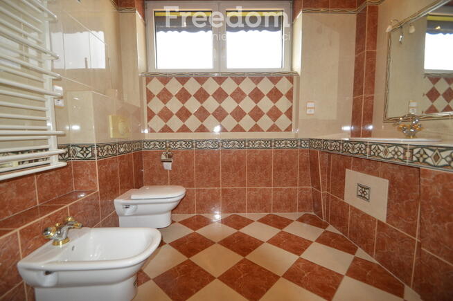 Duży dom 300 m2/3 mieszkania/pod najem/ogród/garaż