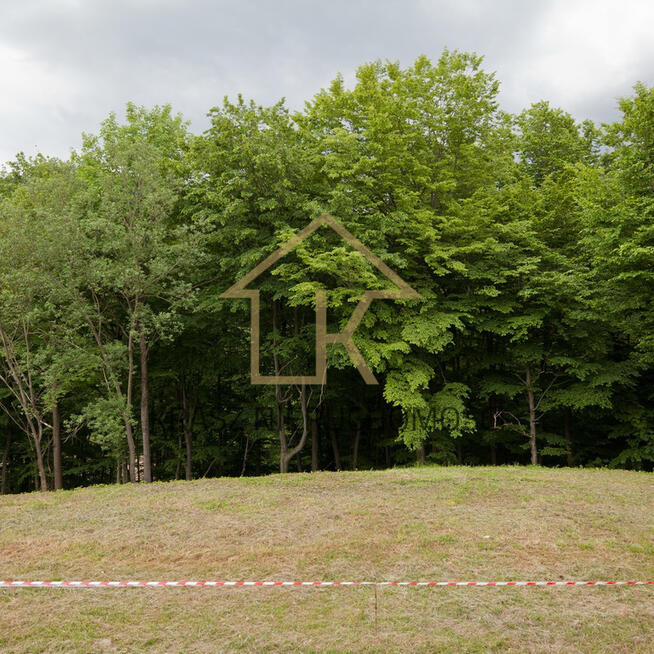 Urokliwa, naturalnie zalesiona działka budowlana
