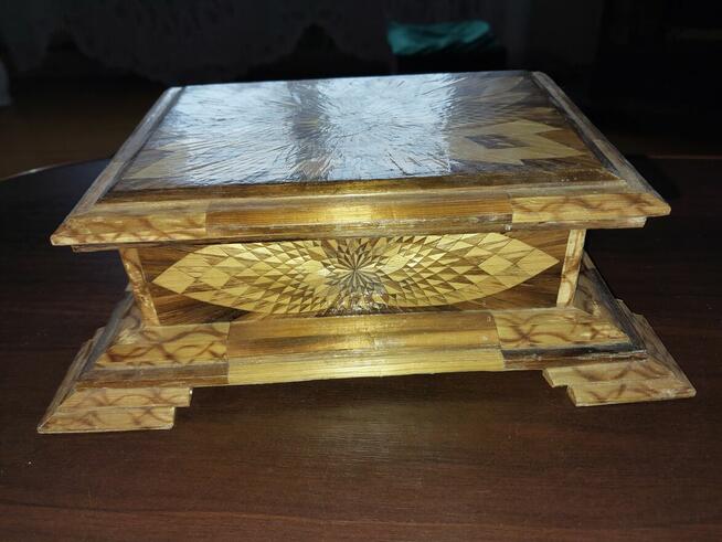 Sprzedam szkatułkę z zawartością