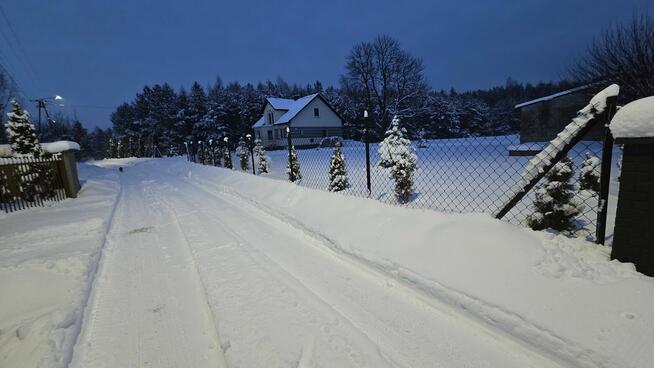 Dom siedlisko pod lasem z szeroką i długą dzałką z potencjał