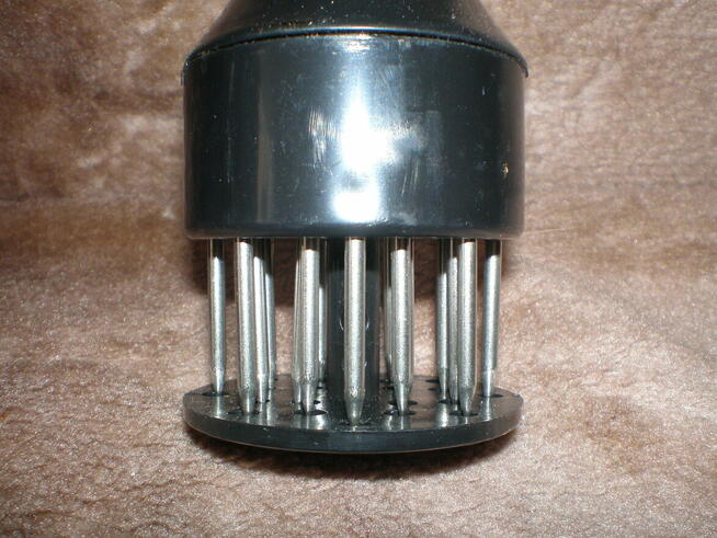 Sprzedam zmiękacz do mięsa nowy, cena 15 zł.