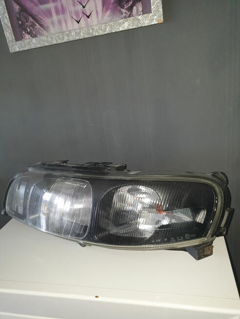 Sprzedam uzywany reflektor do volvo s60 2004