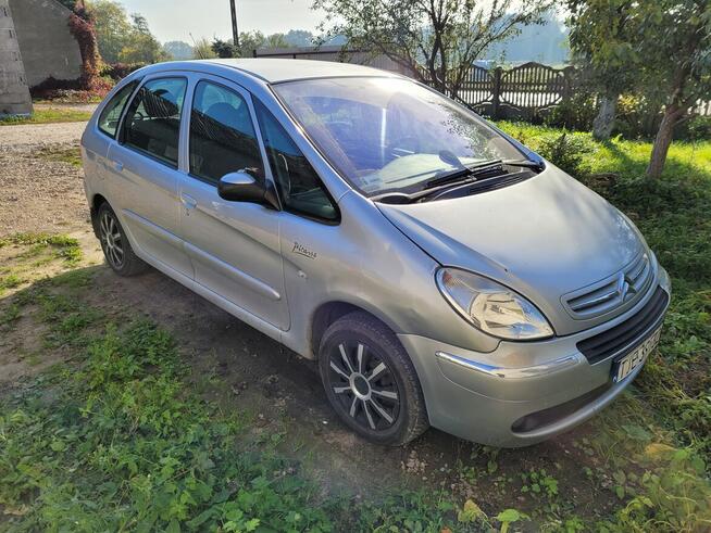 Ciągniki i przyczepy rolnicze, prasa rolująca, samochody