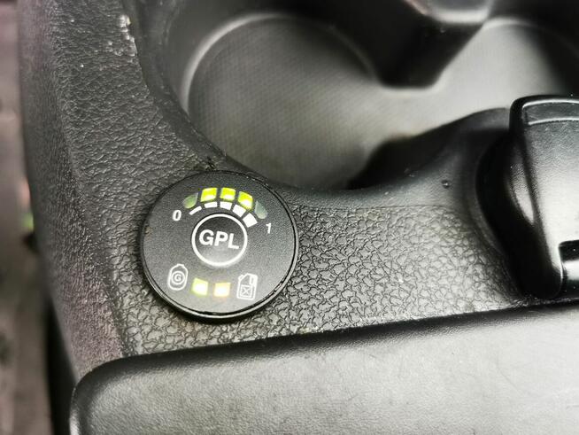 Van Facelifting 1.6 SCe LPG 100KM, Salon Polska, Bezwypadko