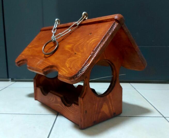 Karmnik do zawieszenia