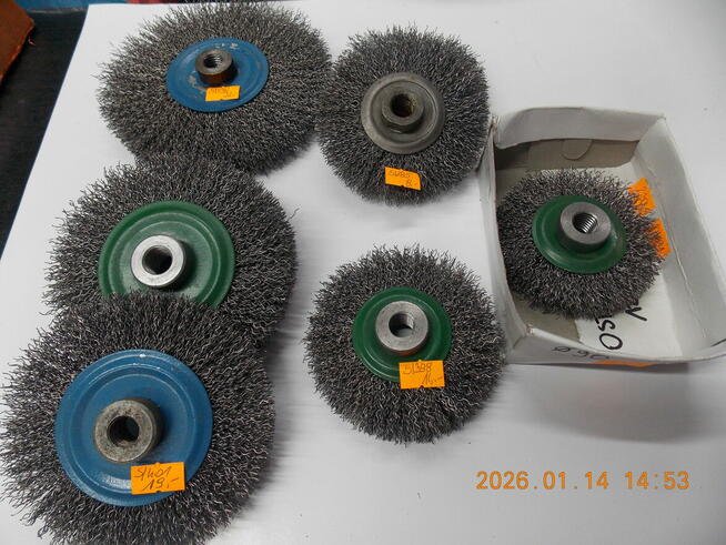 SZCZOTKA TARCZOWA Z GWINTEM M14