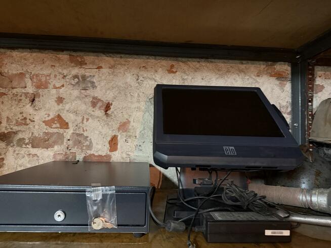 Sprzedam komputer i kasę