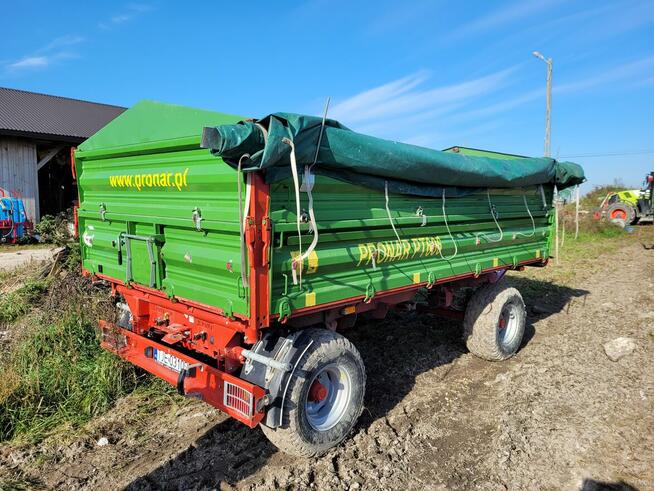 Ciągniki i przyczepy rolnicze, prasa rolująca, samochody