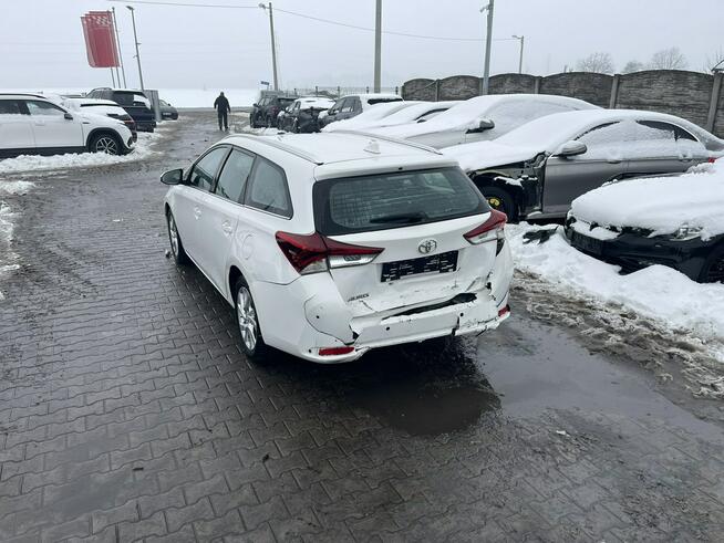 Toyota Auris Klimatronik Podgrzewanie Tempomat Czujniki park. 132KM