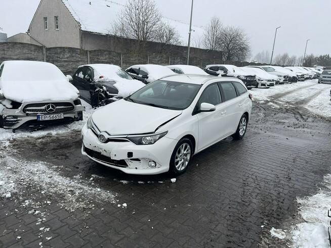 Toyota Auris Klimatronik Podgrzewanie Tempomat Czujniki park. 132KM