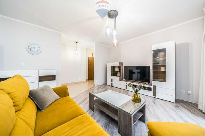 2 pokoje z balkonem i miejscem w hali garażowej