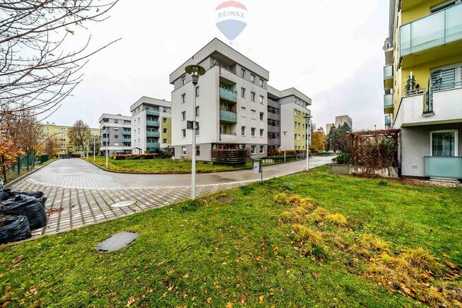 2 pokoje z balkonem i miejscem w hali garażowej