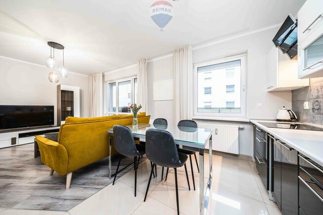 2 pokoje z balkonem i miejscem w hali garażowej