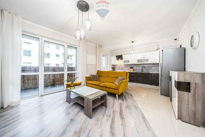 2 pokoje z balkonem i miejscem w hali garażowej