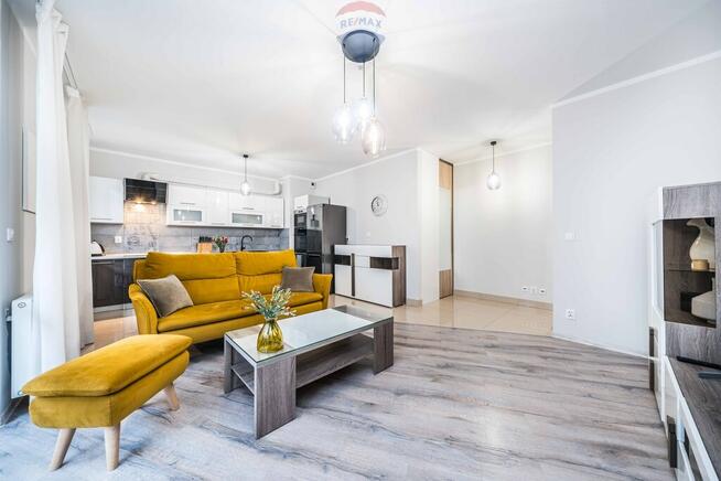 2 pokoje z balkonem i miejscem w hali garażowej