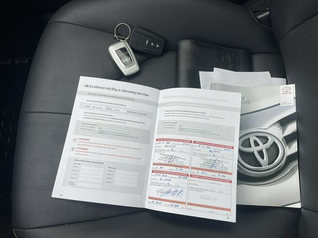 Toyota Camry Automat Hybryda Skóra Klimatronik Kamera Podgrzewanie 218KM