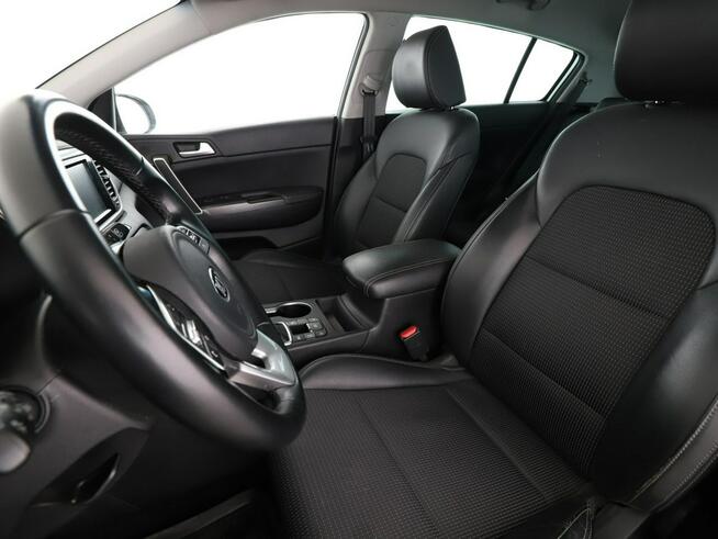 Kia Sportage niski przebieg automat 4x4 półskóra kamera navi bixenon tempomat
