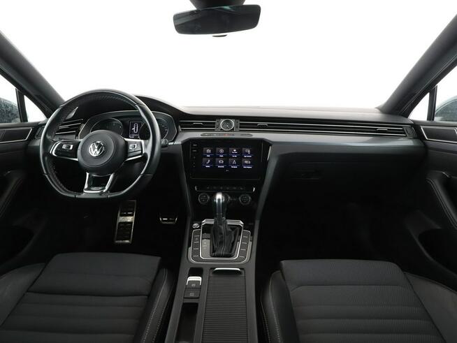 Volkswagen Passat DSG R-Line interior pack klima auto navi grzane fotele czujniki parkow