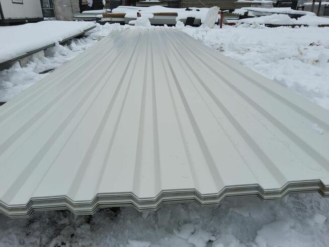 biała blacha trapezowa, elewacja,dach