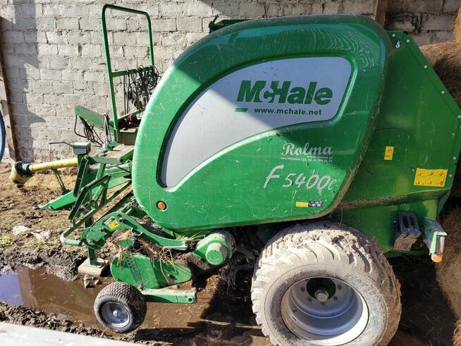 Ciągniki i przyczepy rolnicze, prasa rolująca, samochody