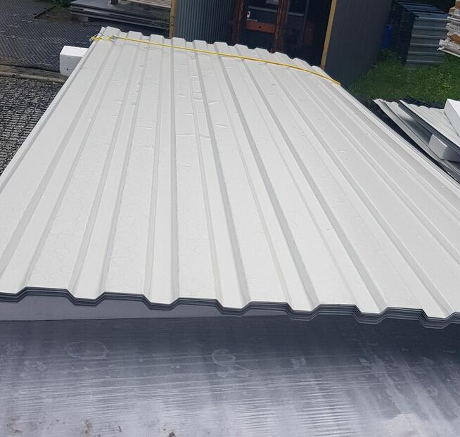 biała blacha trapezowa, elewacja,dach