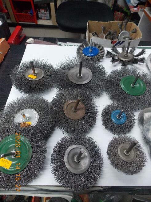 SZCZOTKA DRUCIANA TARCZOWA Z TRZPIENIEM