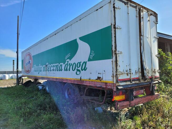 Ciągniki i przyczepy rolnicze, prasa rolująca, samochody