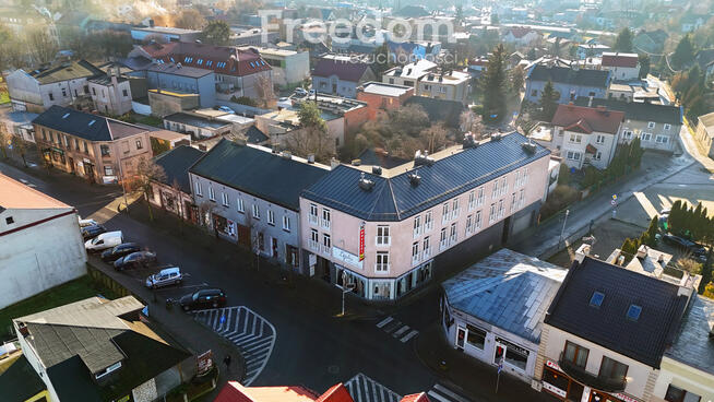 Hostel z częścią usługową i parkingiem